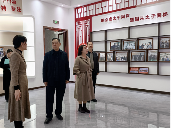 實(shí)地走訪企業(yè) 助力企業(yè)發(fā)展一一洛陽(yáng)市人大副主任徐新、工信局副局長(zhǎng)衛(wèi)樹紅一行蒞臨鴻元軸承調(diào)研